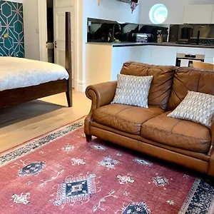  Apartment Scholar's Loft - Cosy & Close To